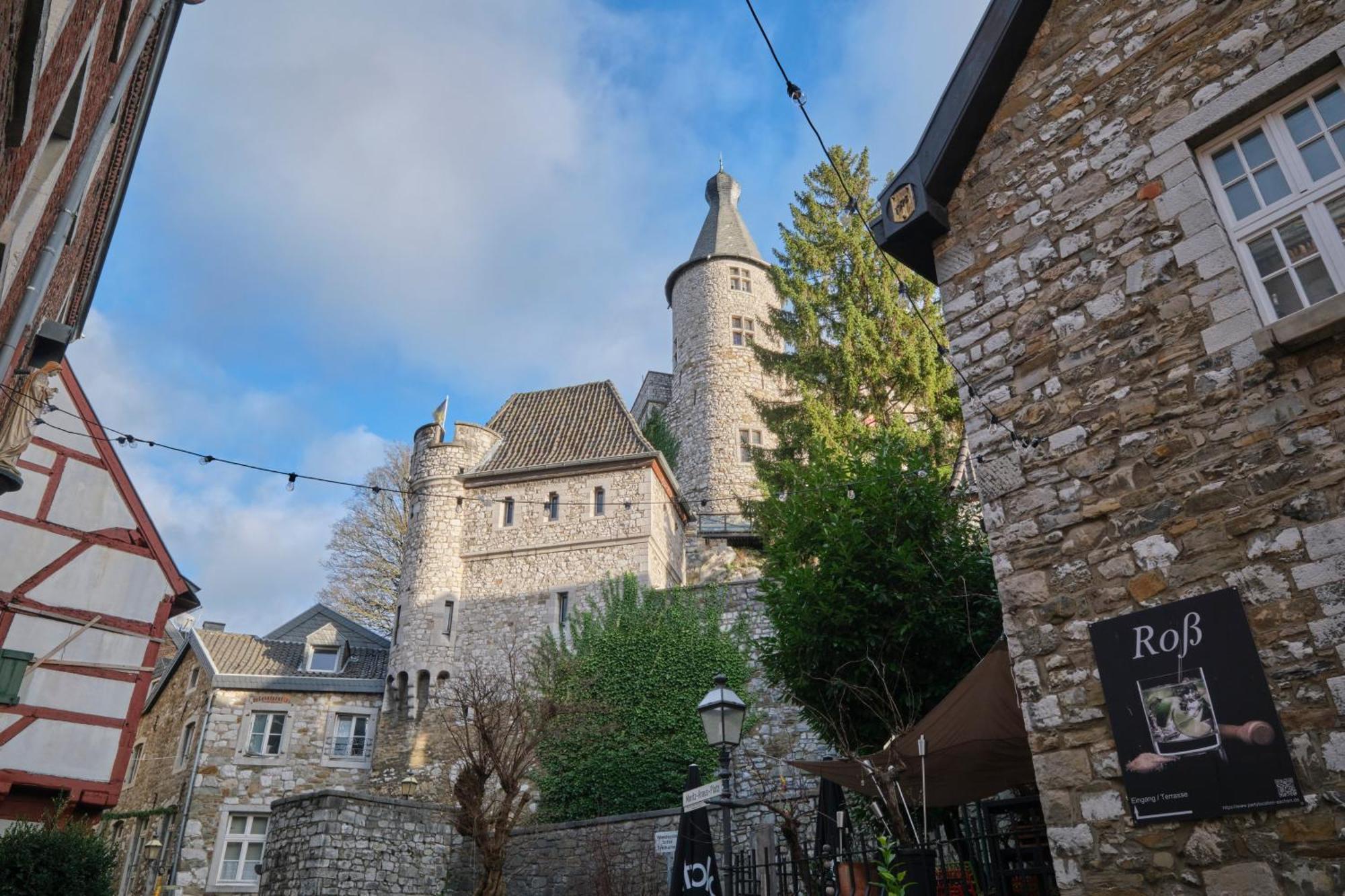 Historische Alte Muehle Direkt An Der Burg *